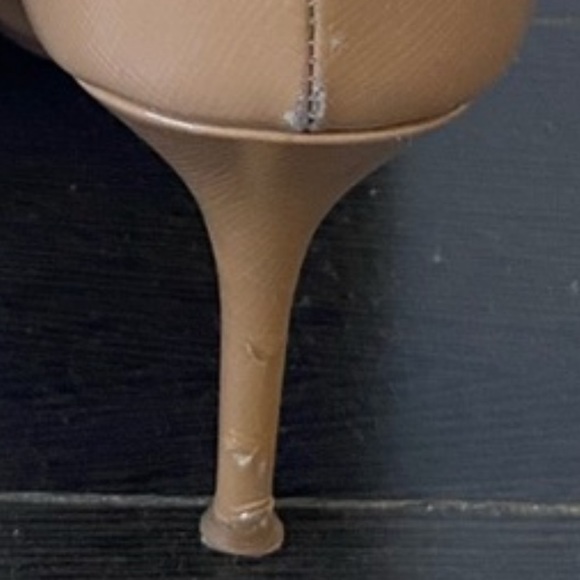 PRADA SAFFIANO TEXTURED PATENT LEATHER PUMP- SIZE 40 - Picture 7 of 7